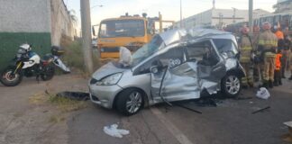 Caminhão prancha perde controle, atinge 2 carros e mata adolescente de 17 anos, no Anel Rodoviário Caminhão prancha perde controle, atinge 2 carros e mata adolescente de 17 anos, no Anel Rodoviário