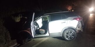 Colisão frontal mata mãe e filho de 4 anos e deixa outras 4 pessoas feridas na MGC-135 Colisão frontral mata mãe e filho de 4 anos e deixa outras 4 pessoas feridas na MGC-135