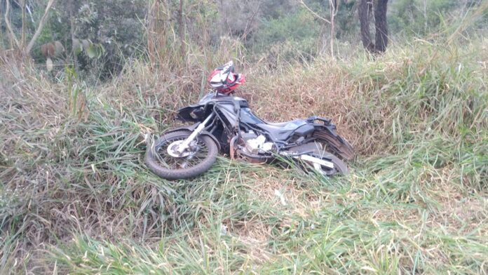 Itabirito, BR-356: motociclista perde controle da moto, cai e fica com suspeita de fratura na perna  