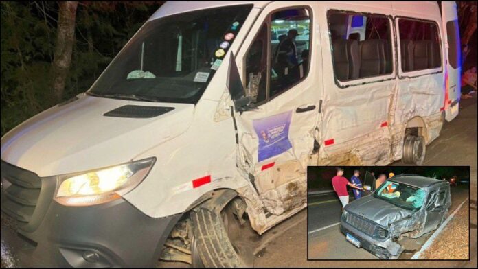 BR-356: acidente entre van e Jeep Renegade deixa 10 pessoas feridas em MG
