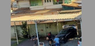 Carro quebra muro e invade motopista de autoescola em Itabirito Carro quebra muro e invade motopista de autoescola em Itabirito