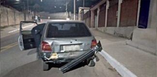 Durante Julifest, em Itabirito, jovem inabilitado conduz carro sem freio, que acaba batendo de ré Durante Julifest, em Itabirito, jovem inabilitado conduz carro sem freio, que acaba batendo de ré