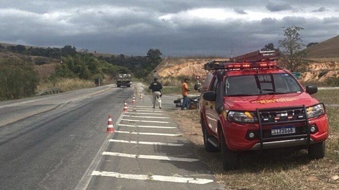 Soldado do Corpo de Bombeiros de MG morre em acidente de moto na BR-116