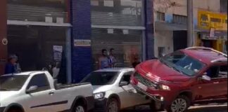 Itabirito: condutor de caminhonete que bateu em veículos estacionados é idoso que teve mal súbito Itabirito: condutor de caminhonete que bateu em veículos estacionados é idoso que teve mal súbito