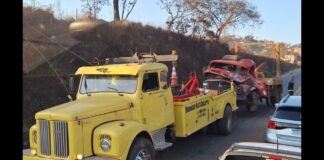 Caminhão, que teria perdido o freio, tomba na BR-356 em Itabirito Caminhão, que teria perdido o freio, tomba na BR-356 em Itabirito