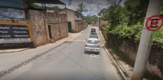 Itabirito: moto e carro se envolvem em acidente na Rua da Carioca Itabirito: luz do sol pode ter contribuído para acidente entre moto e carro na Rua da Carioca