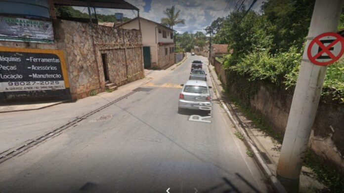 Itabirito: luz do sol pode ter contribuído para acidente entre moto e carro na Rua da Carioca