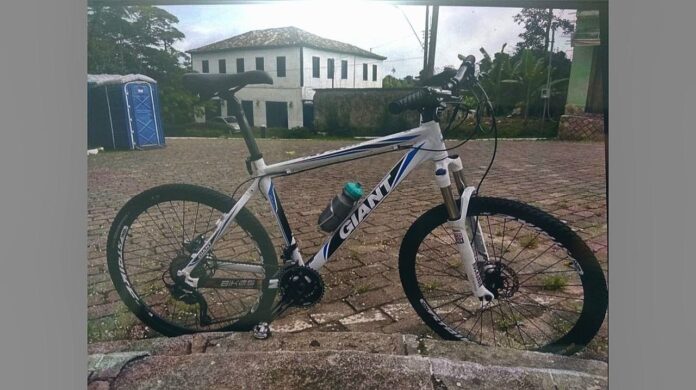 Bicicleta é furtada em Itabirito; suspeito, flagrado por câmeras, é preso pela Romu, mas negou o crime