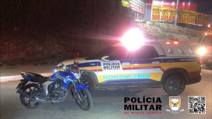 MG-030, Nova Lima: PMRv prende mulher que conduzia moto furtada, e veículo é recuperado