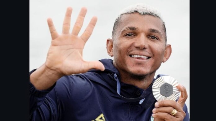 Olimpíadas 2024: Isaquias Queiroz conquista a medalha de prata na canoagem C1 1000m