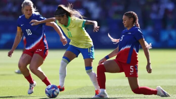 Olimpíadas 2024: Brasil luta até o fim, mas é superado pelos EUA e fica com a prata no futebol feminino