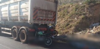 Motociclista morre e garupa fica ferida após colisão entre moto e carreta no Anel Rodoviário de BH Motociclista morre e garupa fica ferida após colisão entre moto e carreta no Anel Rodoviário de BH