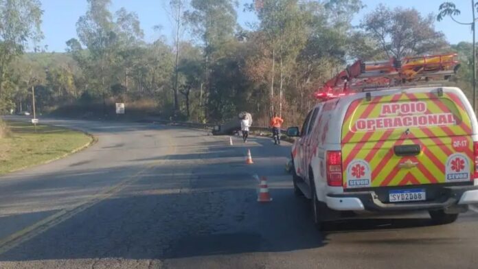 BR-381: acidente entre carro e caminhão deixa um morto e dois feridos em São Gonçalo do Rio Abaixo