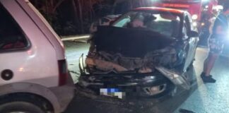 Acidente envolvendo 4 veículos mata uma mulher e deixa outros 5 feridos na BR-365 Acidente envolvendo 4 veículos mata uma mulher e deixa outros 5 feridos na BR-365