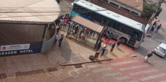 Idosa, de 79 anos, tem perna amputada ao ser atropelada por ônibus no Centro de Itabirito Itabirito, Acidente, Ônibus, Perna, Amputação