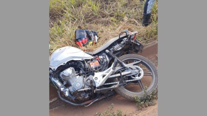 BR-356, Itabirito: motociclista fica com fratura exposta ao cair em barranco na Serra da Santa