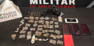 Jovem de 18 é presa e menor de 15 é apreendido com drogas e simulacro de arma de fogo em Mariana Jovem de 18 anos é presa e menor de 15 é apreendido com drogas e simulacro de arma de fogo em Mariana