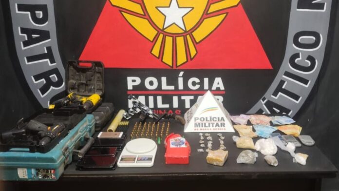 Traficante é preso em flagrante com pistola, garrucha, cocaína, maconha e crack em Ouro Preto