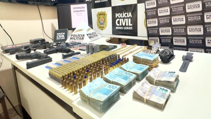 MG: Polícia Civil prende trio e apreende 4 armas, motosserra, 699 munições e R$ 59 mil em espécie