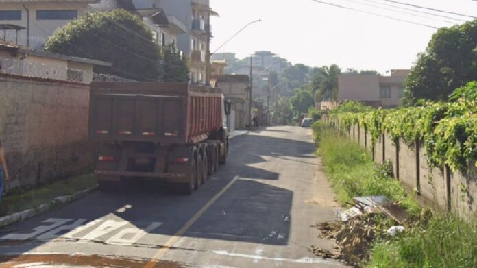 Itabirito: moradores do bairro Lourdes reclamam de 2 Pitbulls que ficam soltos e avançam em populares