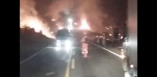 Carro capota, cai em barranco, pega fogo e vegetação é incendiada em rodovia de Mariana Carro capota, cai em barranco, pega fogo e vegetação é incendiada em rodovia de Mariana