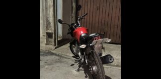 Itabirito: moto com placa levantada e 4 jovens com drogas são pegos no Agostinho Rodrigues Itabirito: moto com placa levantada e 4 jovens com drogas são pegos no Agostinho Rodrigues