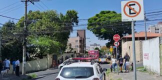 Ônibus avança placa de ‘pare’, atropela e mata mulher em garupa de moto em Belo Horizonte Ônibus avança placa de 'pare', atropela e mata mulher em garupa de moto em Belo Horizonte