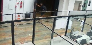 Ouro Preto: sujeito é preso após quebrar porta de vidro em rodoviária Ouro Preto: sujeito é preso após quebrar porta de vidro em rodoviária