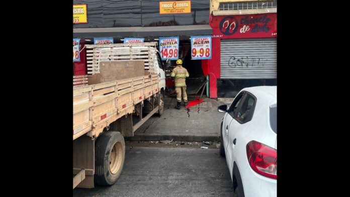 BH: homem morre prensado por caminhão; testemunha também morre após mal súbito