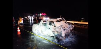 Tentando ultrapassar em local proibido, motorista morre após batida frontal com caminhão na BR-262 Tentando ultrapassar em local proibido, motorista morre após batida frontal com caminhão na BR-262