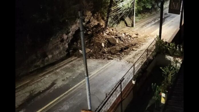 Deslizamento no Morro do Gambá interdita principal acesso entre a Bauxita e o Centro de Ouro Preto