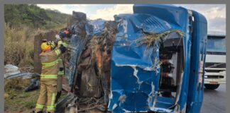 MG: caminhoneiro morre após caminhão capotar na BR-251; rebite e cerveja estavam próximos ao corpo MG: caminhoneiro morre após caminhão capotar na BR-251; rebite e cerveja estavam próximos ao corpo