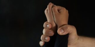 Garoto de 8 anos sofre tentativa de sequestro e é salvo por motociclista em Ouro Preto Garoto de 8 anos sofre tentativa de sequestro e é salvo por motociclista em Ouro Preto