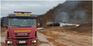 Caminhão com 17 mil litros de diesel pega fogo na Vale; bombeiros de Mariana e Ouro Preto atuam Caminhão com 17 mil litros de diesel pega fogo na Vale; bombeiros de Mariana e Ouro Preto atuam