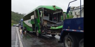 BR-040: colisão entre 2 ônibus deixa 9 feridos em Juiz de Fora BR-040: colisão entre 2 ônibus deixa 9 feridos em Juiz de Fora