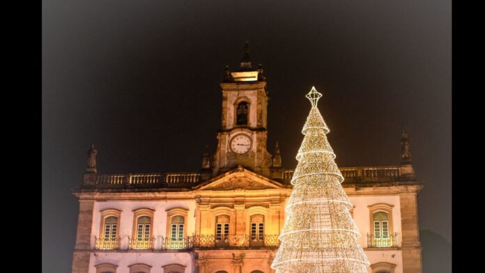 Ouro Preto: árvore de Natal de 22 m será acesa neste sábado (23)