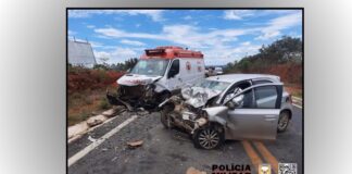 MG-202: acidente entre carro e ambulância do Samu, que levava vítima de infarto, mata 2 pessoas MG-202: acidente entre carro e ambulância do Samu, que levava vítima de infarto, mata 2 pessoas