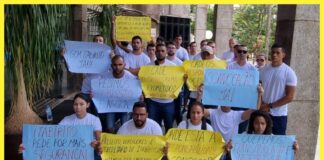 Após manifestação na Prefeitura, aprovados em concurso da Guarda de Itabirito saem esperançosos Após protestar na Prefeitura, aprovados em concurso da Guarda de Itabirito saem esperançosos