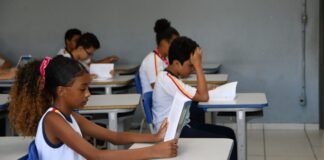 Alunos da Escola Manoel Salvador de Oliveira são premiados em olimpíada de educação financeira Alunos da Escola Manoel Salvador são premiados na maior olimpíada de educação financeira do Brasil. Foto - divulgação.