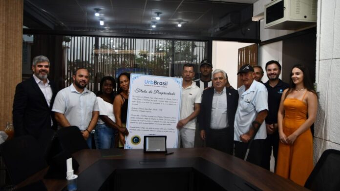 Prefeitura de Itabirito entrega Certidão de Regularização Fundiária para moradores do Água Limpa