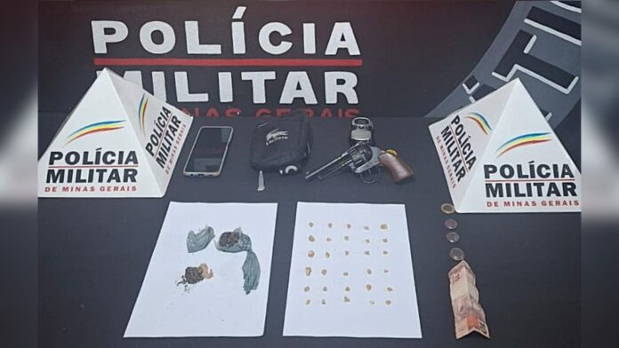 PM prende traficante com simulacro de arma de fogo, crack, maconha e cocaína em Ouro Preto