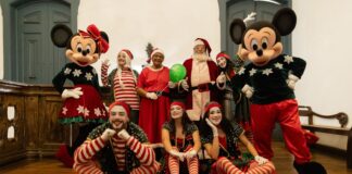 Cortejo Natalino percorre ruas de Ouro Preto nesta sexta (6/12), com direito a neve, Papai Noel e Mickey Ouro Preto: cortejo natalino percorre ruas históricas nesta sexta (6/12), com direito a neve, Papai Noel e Mickey