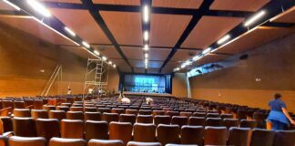 Itabirito: Cine Teatro Pax (atual Liz Bastos) é entregue à população reconstruído; veja fotos e vídeo Itabirito: Cine Teatro Pax (atual Liz Bastos) é entregue à população reconstruído