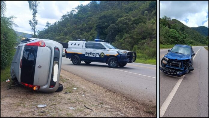 Choque entre carros em Ouro Preto: motorista de Kwid tenta entrar em loja, na BR-356, e Palio capota   