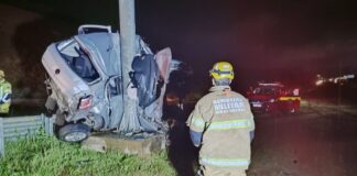 Violenta batida de carro em poste mata homem em frente ao Aeroporto de Confins; VEJA VÍDEO Violenta batida de carro em poste mata homem em frente ao Aeroporto de Confins; VEJA VÍDEO