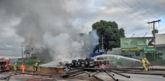 MG: carreta capota, pega fogo e motorista morre carbonizado na BR-381 MG: carreta capota, pega fogo e motorista morre carbonizado na BR-381