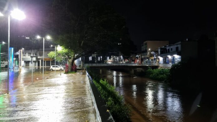 Domingo de chuva: 41 mm em região que impacta o Rio Itabirito; maior precipitação na sede foi no Munu