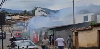Bar pega fogo em Mariana e situação mobiliza moradores do entorno; VEJA VÍDEO Bar pega fogo em Mariana e situação mobiliza moradores do entorno; VEJA VÍDEO