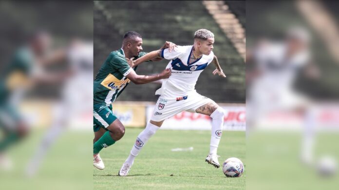 Com direito a golaço, Itabirito fica no empate contra Uberlândia pelo Campeonato Mineiro