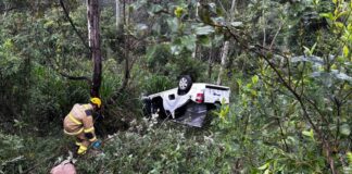 Motorista perde controle de carro, e veículo desce barranco na BR-356, em Ouro Preto Motorista perde controle de carro, e veículo desce barranco na BR-356, em Ouro Preto